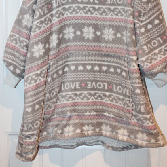 2/$20 🏷 Cabin Fever Blanket Hoodie Size XS/S (adult) fits teen - Picture 4 of 4